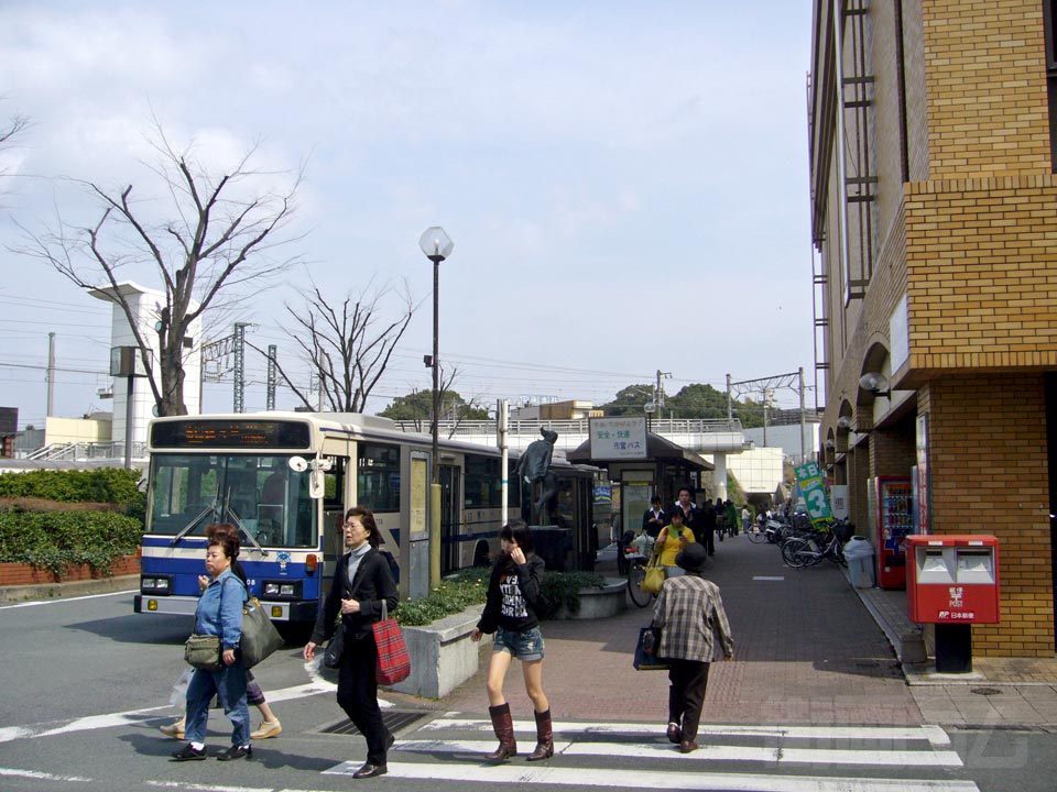 JR折尾駅東口前写真画像