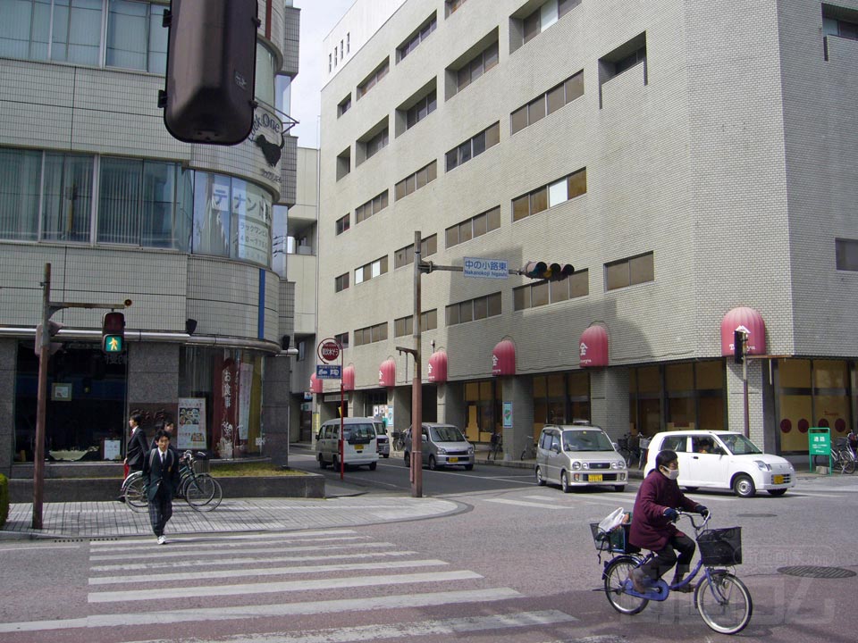 中の小路東交差点