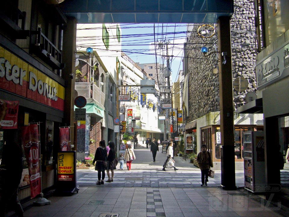 浜の町アーケード街