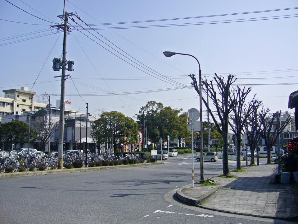JR鶴崎駅前