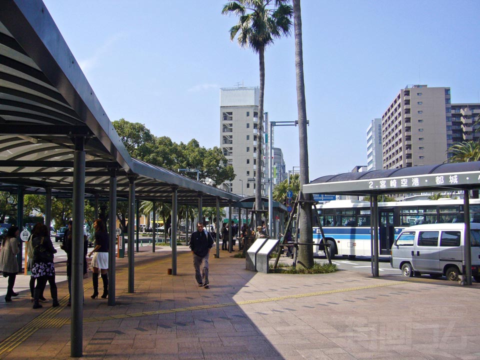 JR宮崎駅西口前