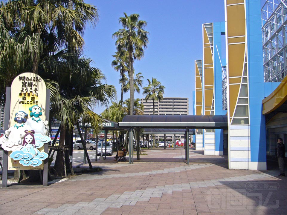 JR宮崎駅西口前
