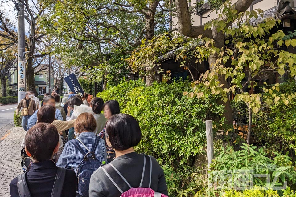 深大寺そば「そば処湧水」の行列