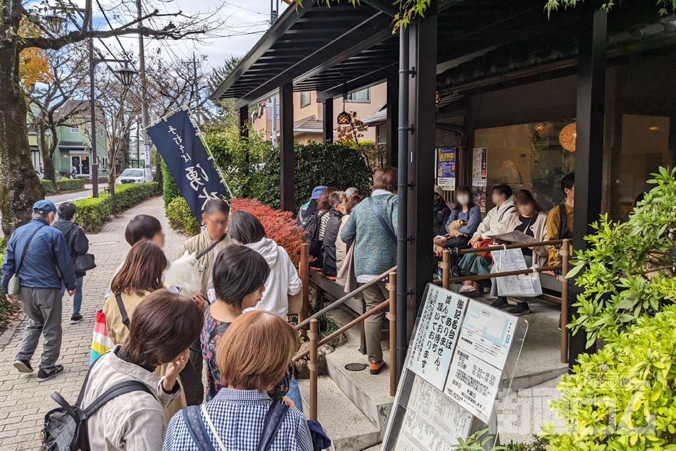 深大寺そば「そば処湧水」の行列