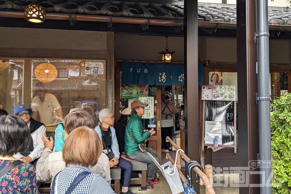 深大寺そば「そば処湧水」の行列
