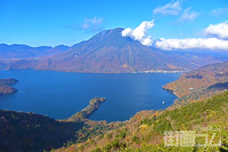 中禅寺湖・男体山を正面に臨む絶景スポット「半月山展望台」