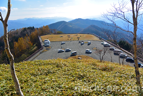 半月山登山道から半月山駐車場