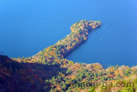 半月山展望台から中禅寺湖八丁出島