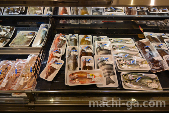 氷見市内スーパー鮮魚売り場