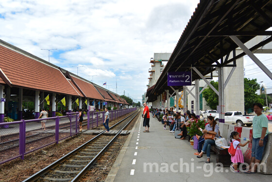 ドンムアン駅2番線ホーム