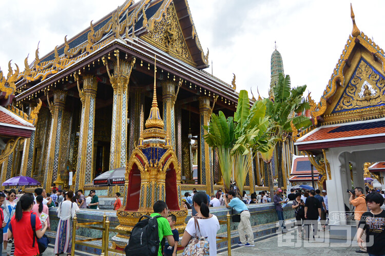ワットプラケオ(エメラルド寺院)&タイ王宮の行き方と見どころ
