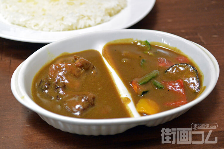 神保町ガヴィアル2種類のカレー(チキンカレー,野菜カレー)