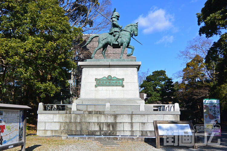 高知城「山内一豊公之像」