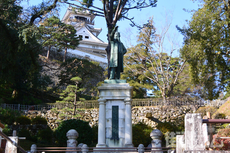 高知城「板垣退助像」