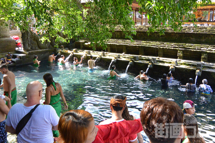 ツアーだと沐浴できない?ティルタ・ウンプル寺院の観光レポート
