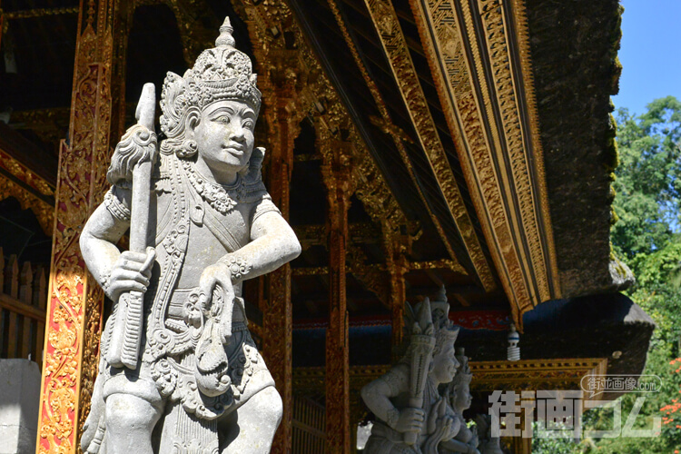 ティルタ・ウンプル寺院の神殿