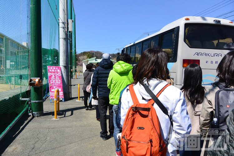 新倉山浅間公園行きの臨時シャトルバス到着
