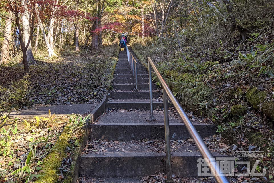 石割山ハイキングコース：403段の階段