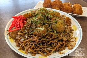 栃木県民の味「大豆生田商店」のじゃがいも入り焼きそば+いもフライ