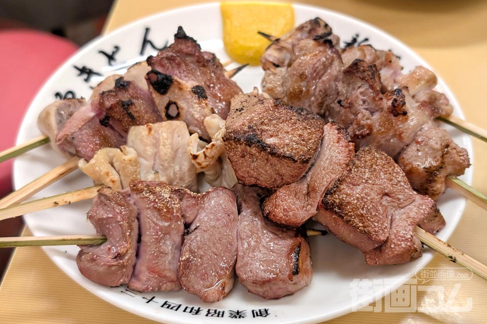 まこちゃん本店「やきとん盛合せ:7本(塩)」