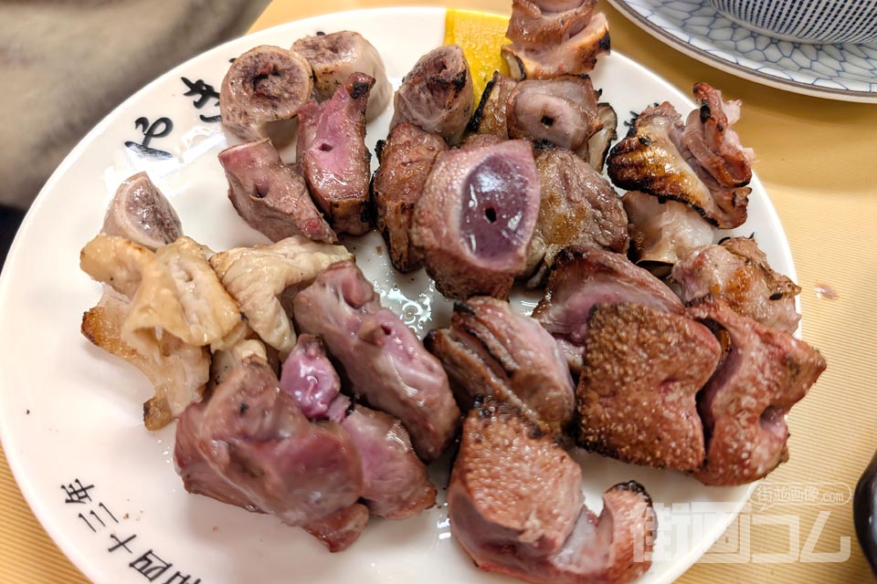 まこちゃん本店「やきとん盛合せ:7本(塩)」