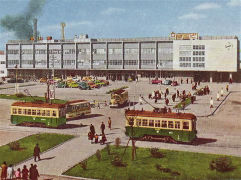 富山駅と駅前風景写真画像