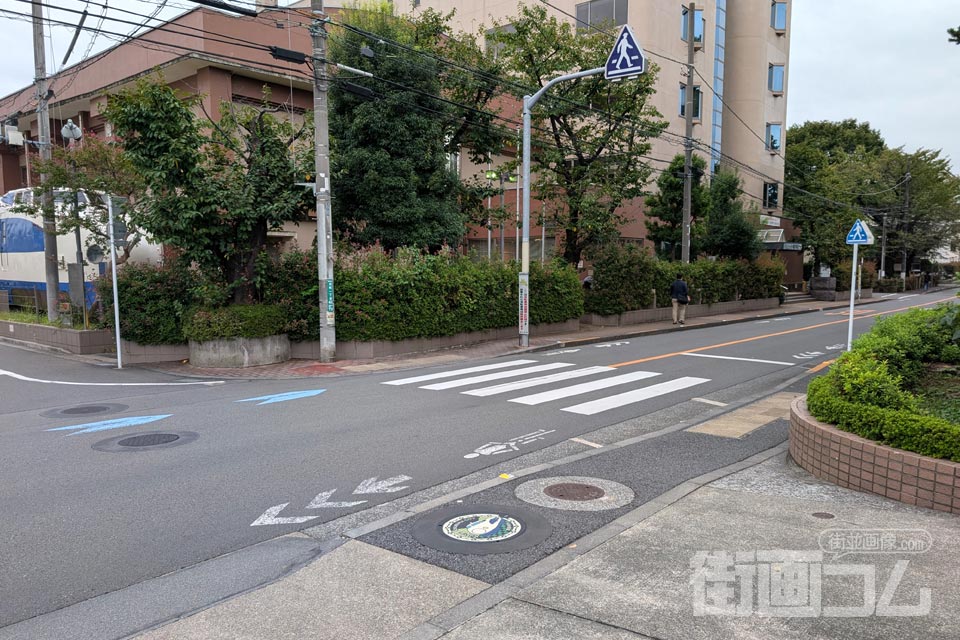 東京都国分寺市D001マンホール蓋の設置場所
