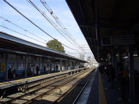 京王分倍河原駅ホーム(京王線)写真画像