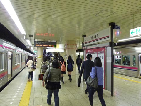 京王八王子駅ホーム(京王線)写真画像