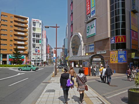 京王八王子駅中央口前写真画像