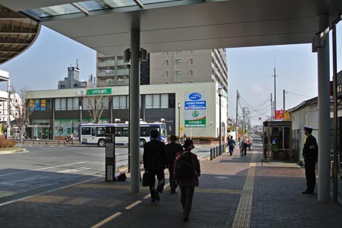 JR河辺駅北口前写真画像
