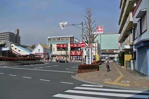 JR河辺駅南口前写真画像