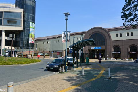 小田急狛江駅北口前写真画像