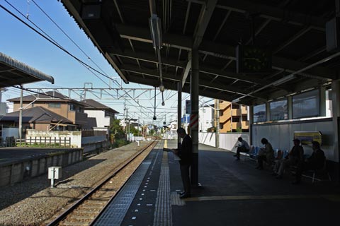 西武競艇場前駅ホーム(西武多摩川線)写真画像