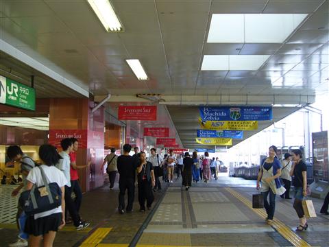 JR町田駅北口前写真画像
