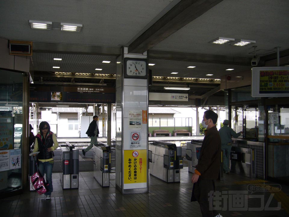 JR菊川駅改札口