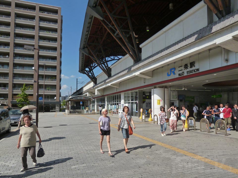 JR・京都市営地下鉄二条駅前