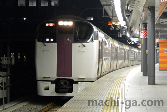 ホリデー快速「ビューやまなし号」の停車駅と時刻表