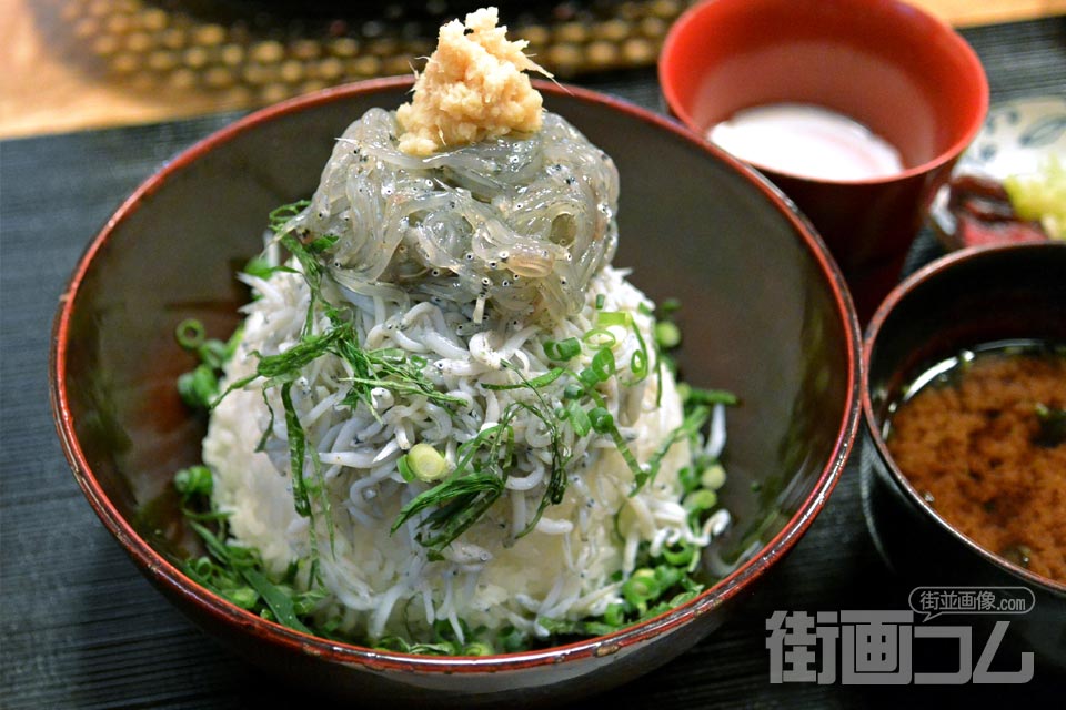 「鎌倉秋本」生しらす丼