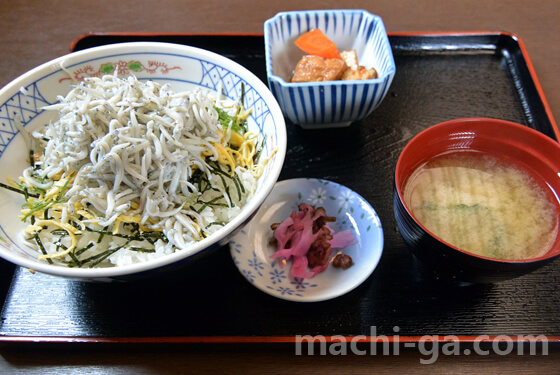 腰越(鎌倉)「かきや」しらす丼