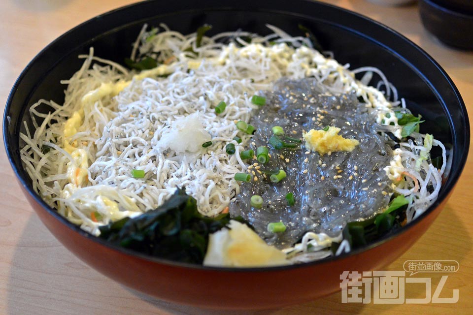 しらす問屋 とびっちょ本店の「生しらす丼」