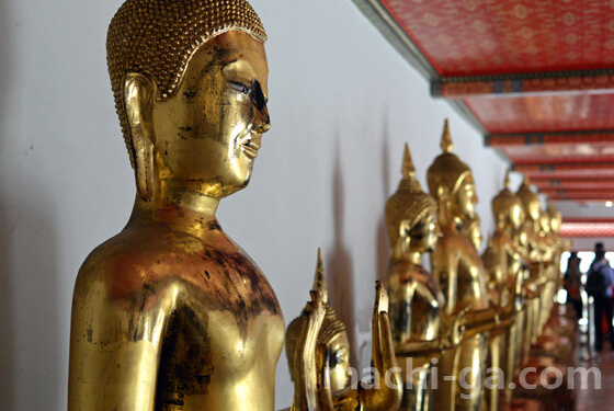 ワットポー「回廊の仏像2」