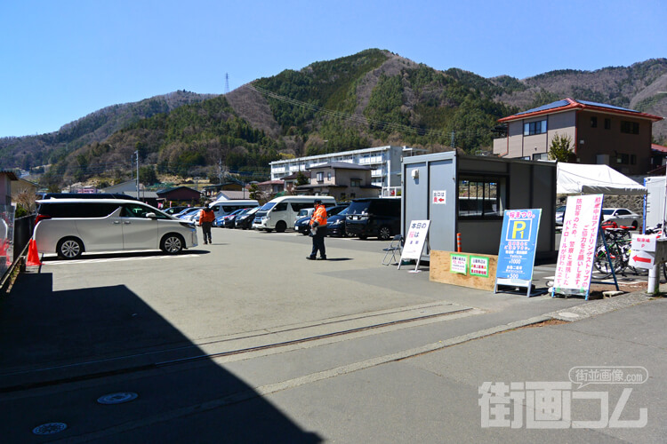 新倉山浅間公園の駐車場