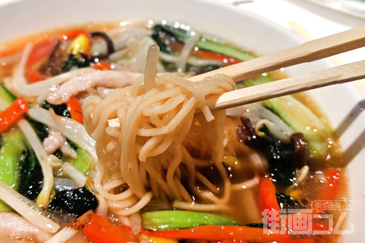 聘珍楼横濱本店のサンマーメンの麺