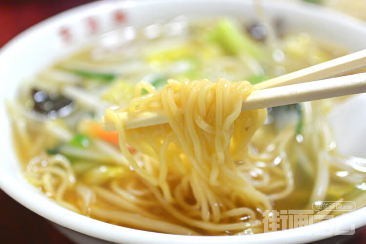 玉泉亭本店のサンマーメンの麺