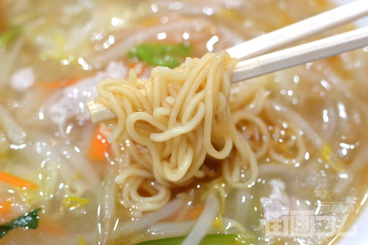 玉泉亭横浜ポルタ店のサンマーメンの麺