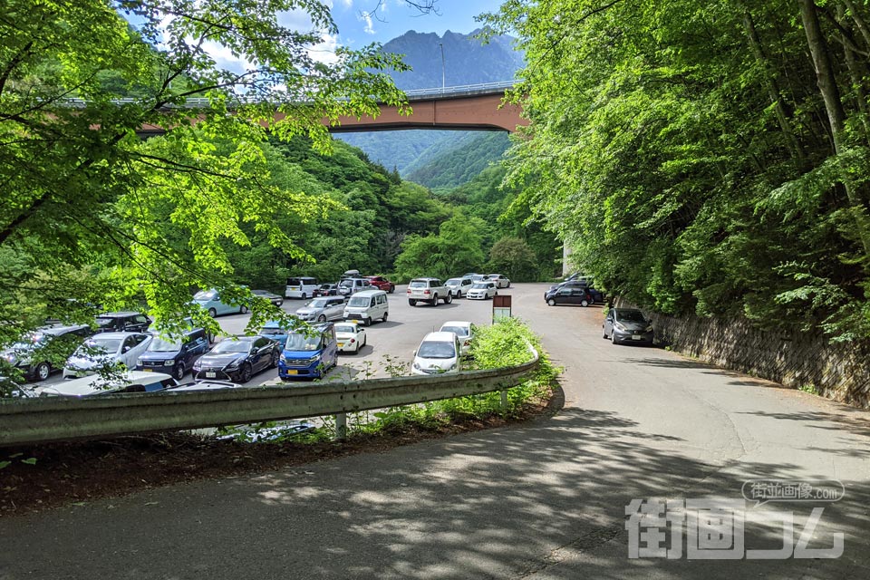 西沢渓谷の市営駐車場(無料60台)