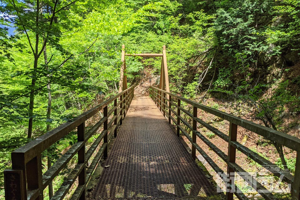 西沢渓谷ハイキングコース復路「さわぐるみ橋」