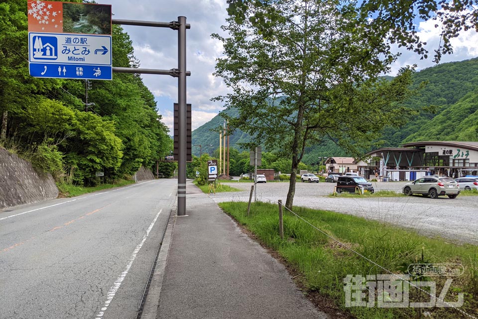 西沢渓谷の市営駐車場(無料200台)