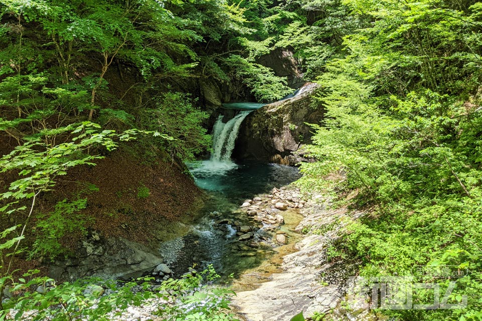西沢渓谷ハイキングコース「竜神の滝」